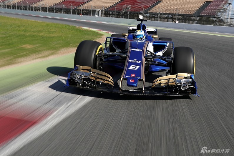 爱游戏娱乐-包含雷诺车队鏖战索伯车队，汉密尔顿统治全场的词条