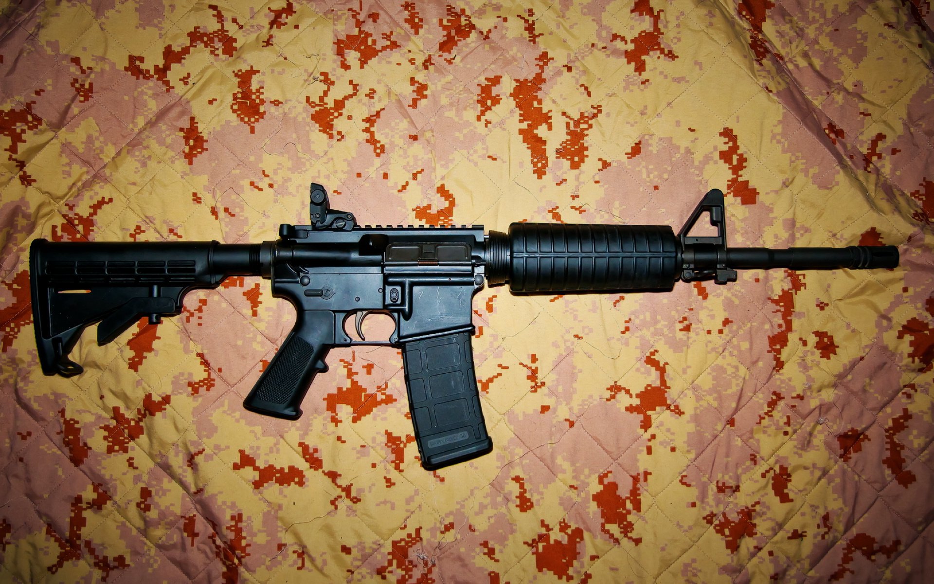 新加坡狂飙，周冠宇一人扛起索伯，奇迹之夜逆转阿斯顿马丁