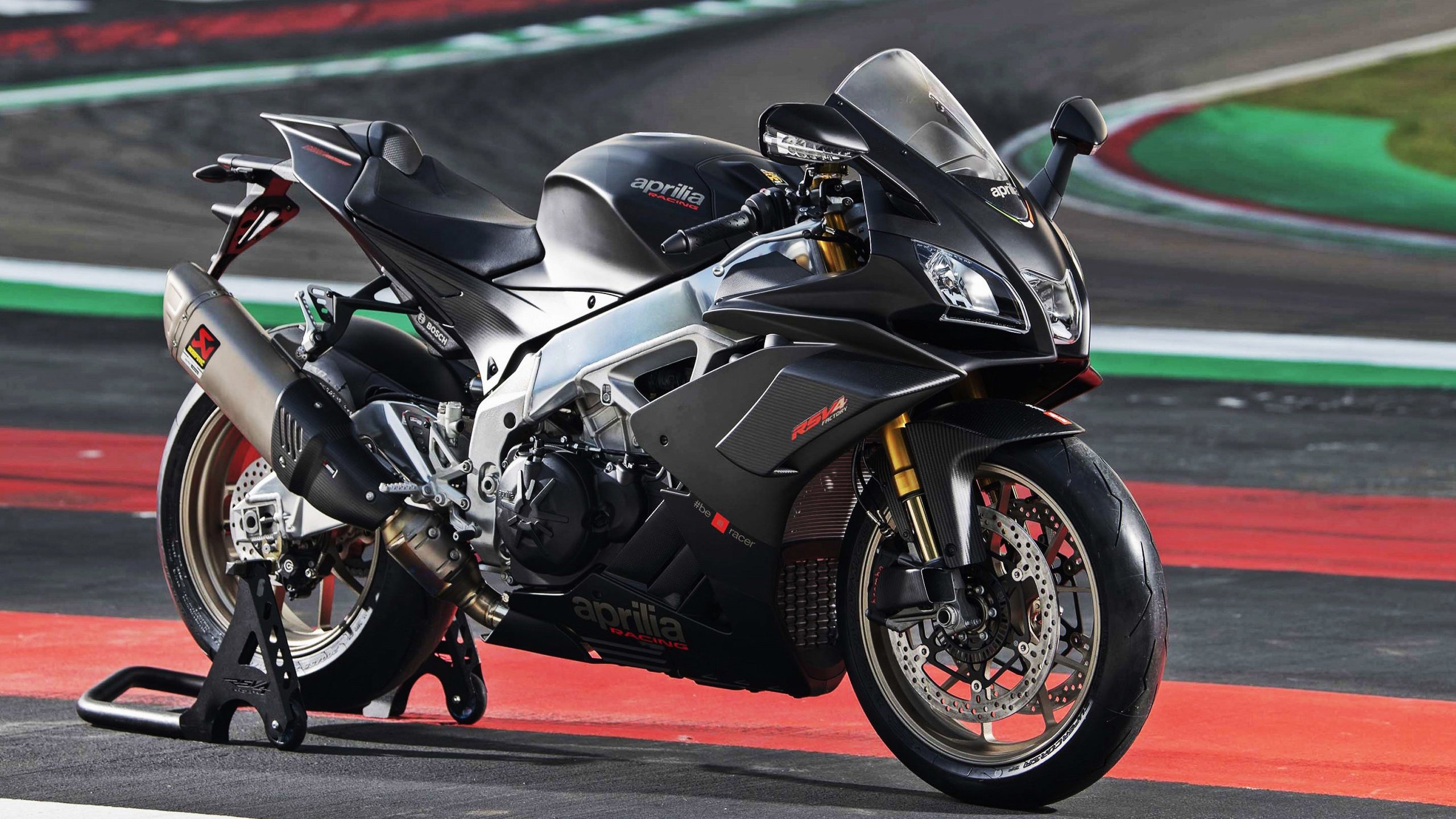 爱游戏入口-终场哨为谁而鸣，英超争冠之夜的永恒传奇